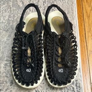 Gently Used Men’s Keen Black Sandals with White/Cream Soles - Size 9